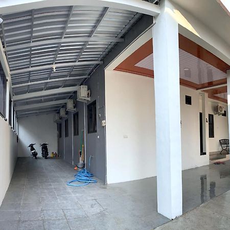 Kusuma Raya Guest House Srondolwetan ภายนอก รูปภาพ