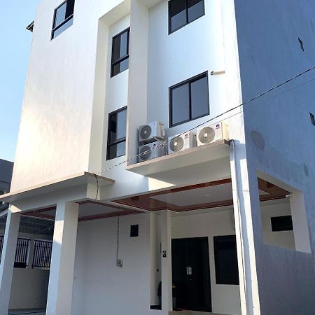 Kusuma Raya Guest House Srondolwetan ภายนอก รูปภาพ