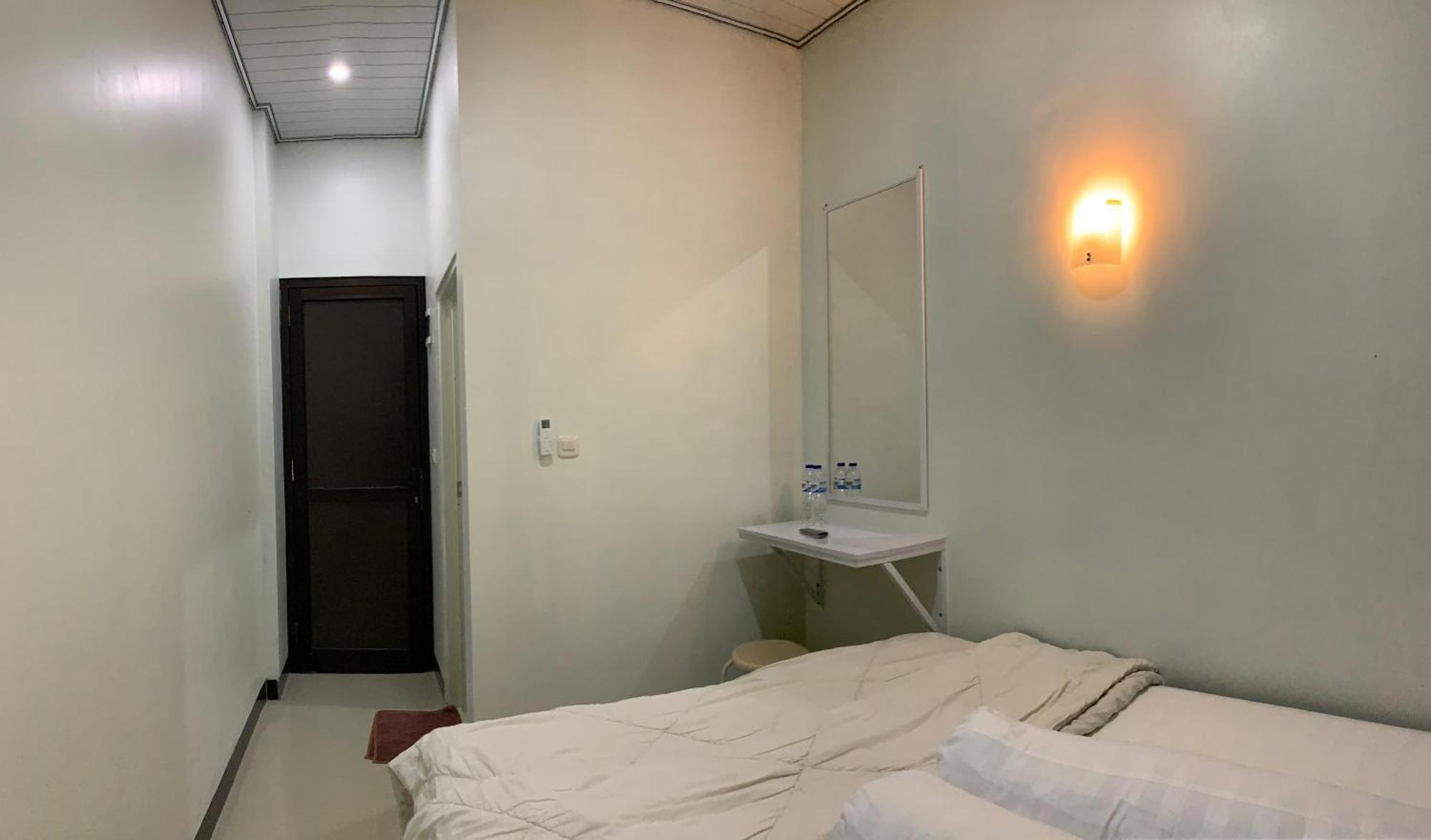 Kusuma Raya Guest House Srondolwetan ภายนอก รูปภาพ