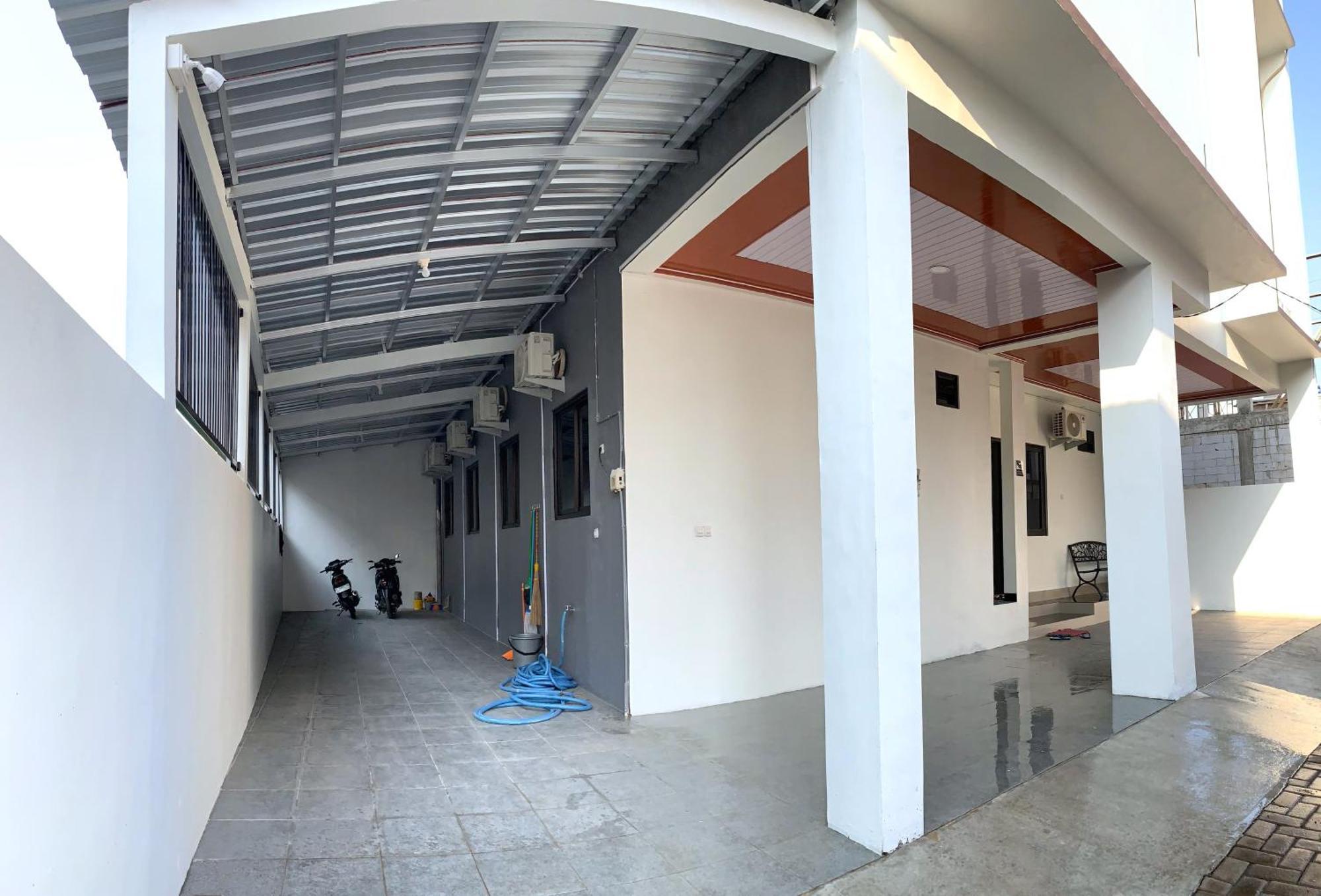 Kusuma Raya Guest House Srondolwetan ภายนอก รูปภาพ